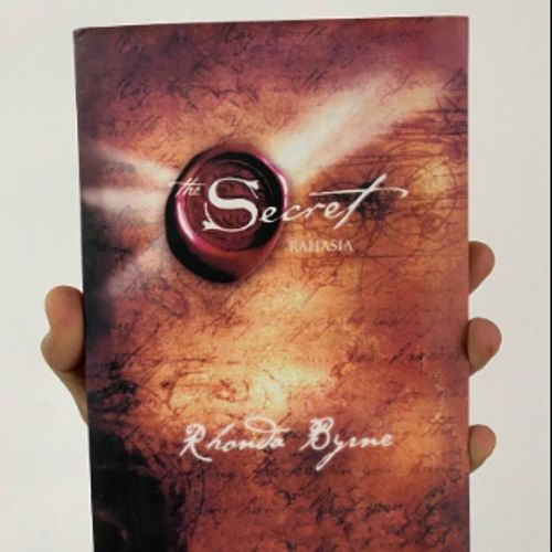 The%20Secret%20%20(%20%20The%20Secret%20#1%20%20)%20%20%20(%20%20Book%20by%20Rhonda%20Byrne%20%20)%20%20%20(%20%20Premium%20Paper%20and%20Matte%20Cover%20%20)%20-%20Image%202