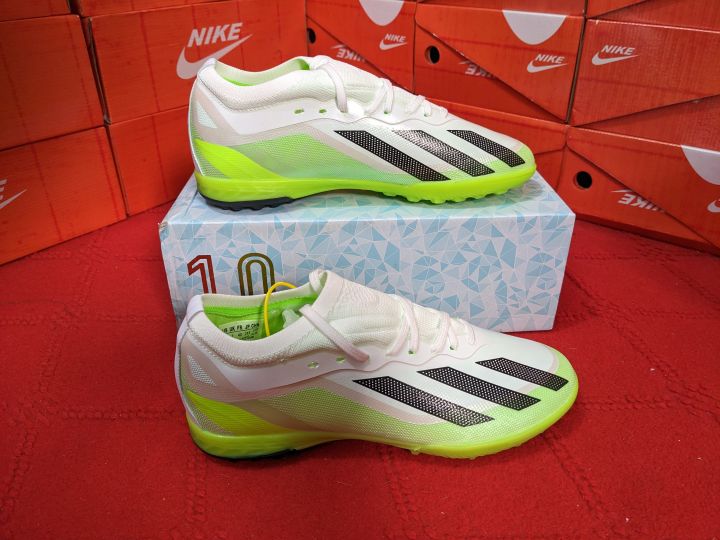 High-Neck%20Football%20Turf%20Shoe%20-%20Elevate%20Your%20Indoor%20Gaming%20Experience%20With%20This%20Customizable%20Niki%20Turf%20Shoe%20Designed%20Specifically%20For%20Football%20Enthusiasts%20-%20Image%206