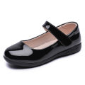 Girls black princess shoes bow rhinestone leather shoes large and middle children soft soled single shoes British school shoes factory direct sales. 