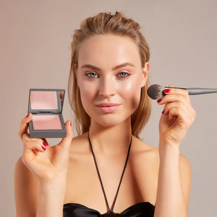 Alix%20Avien%20Blush%20-%20109%20Pretty%20Blush%20-%2012%20gm%20-%20Image%203