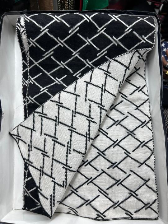 2%20in%201%20design%20Winter%20Woolen%20Scarf,%20Soft%20Muffler%20Stylish%20Fashion%20Scarf%20For%20Men%20And%20Women%20-%20Image%202
