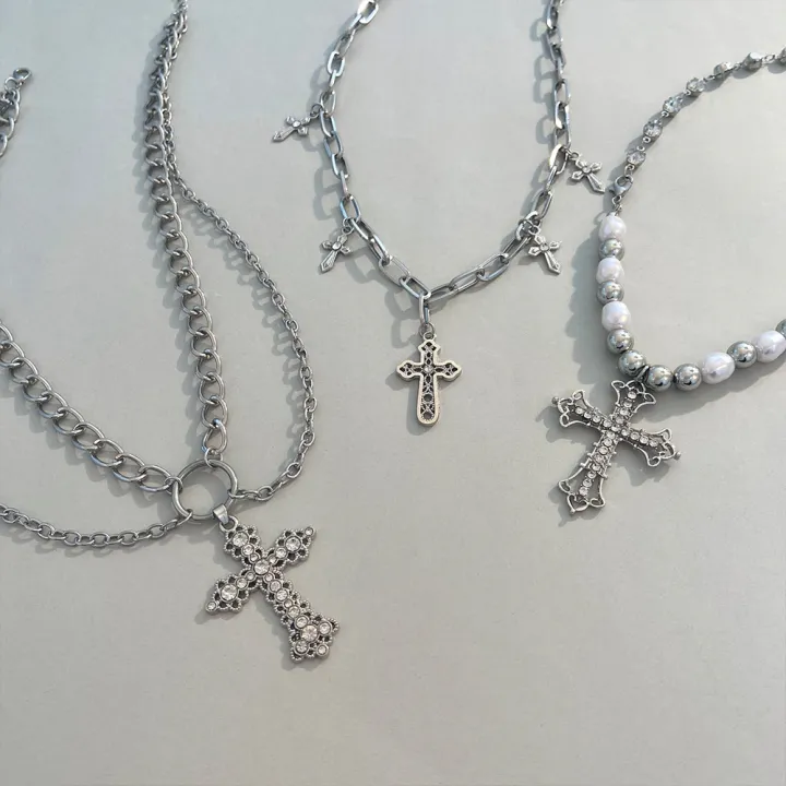 Hot%20Selling%20Alloy%20Vintage%20Pearl%20Cross%20Pendant%20With%20Punk%20Versatile%20Multi-layer%20Sweater%20Necklace%20For%20Women%20and%20Men%20-%20Image%204