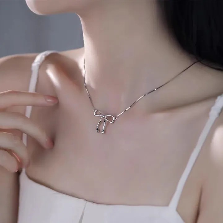 Trendy%20Bowknot%20Necklace%20for%20Women,%20Adjustable%20Length,%20Minimalist%20Design%20-%20Image%204