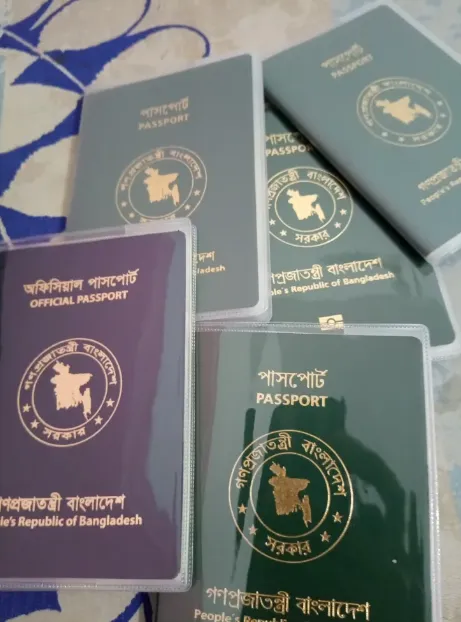 Good%20Quality%20Transparent%20Passport%20Cover%20With%20Card%20Holder%20-%20Image%204