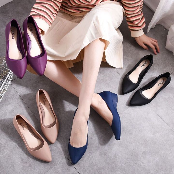 Fashion%20Jelly%20Rain%20Boots%20Women's%20Rubber%20Shoes%20Short%20Waterproof%20Non-Slip%20Low-Top%20Rain%20Boots%20Korean%20Elegant%20Shallow%20Mouth%20Pumps%20Work%20Shoes%20-%20Image%204