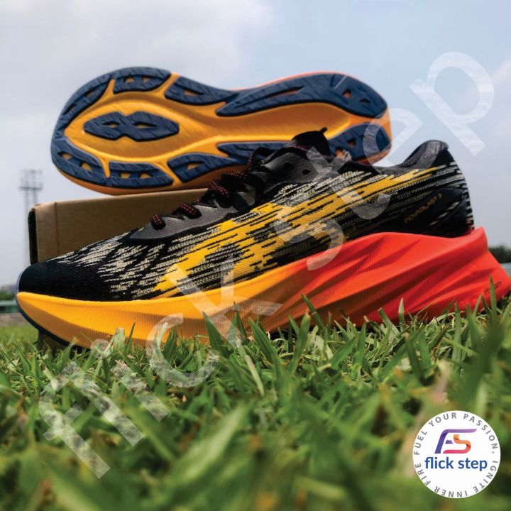 NOVABLAST%203%20Mens%20Running%20Shoe%20-%20Image%203