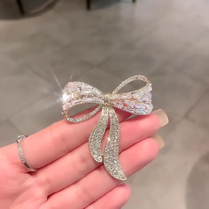 Korean%20Bow%20Tie%20Zircon%20Rhinestone%20Brooches%20Pins%20Female%20Simple%20Personality%20Fashion%20Suit%20Collar%20Pin%20Corsage%20Office%20Broche%20Pin%20Gifts%20-%20Image%202