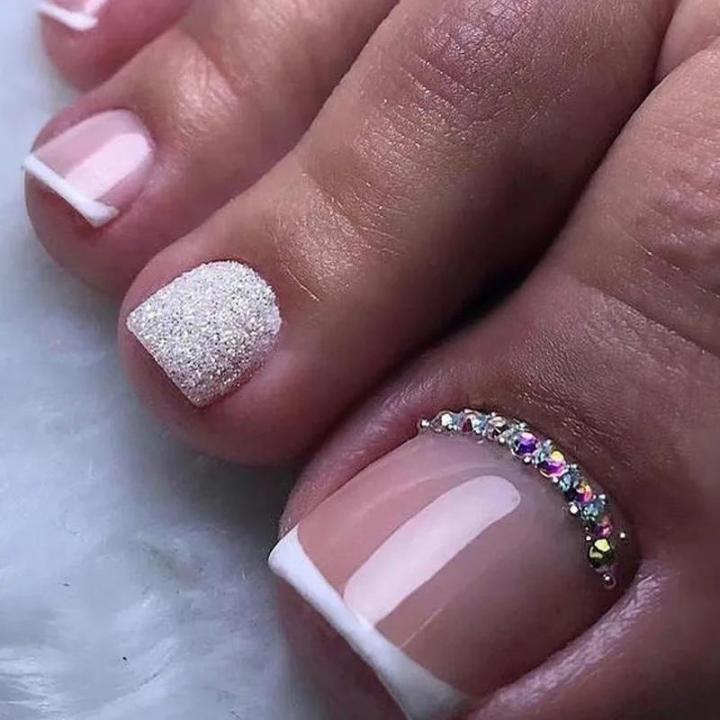 24pcs%20Simple%20French%20toe%20nails%20tips%20glitter%20diamond%20design%20press%20on%20toenails%20short%20full%20cover%20artificial%20foot%20nail%20with%20glue%20-%20Image%203