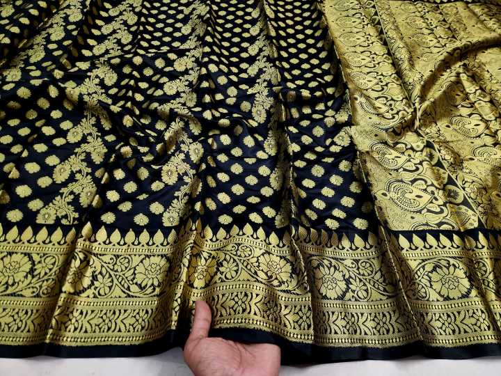 Tangail%20Katan%20Saree%20Combo%20Set%20for%20Women%20-%20Saree%20Churi%20Necklace%20Gazra%20Chocolate%20Mirror%20Etc%20-%20Image%203