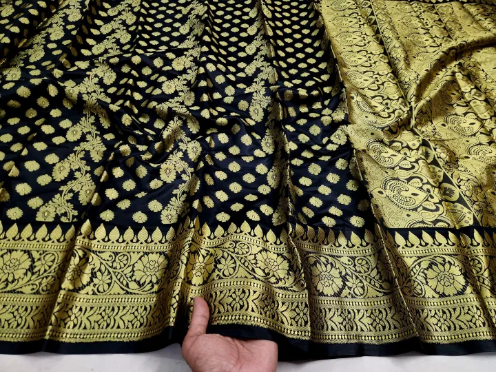 Tangail%20Katan%20Saree%20Combo%20Set%20for%20Women%20-%20Saree%20Churi%20Necklace%20Gazra%20Chocolate%20Mirror%20Etc%20-%20Image%203