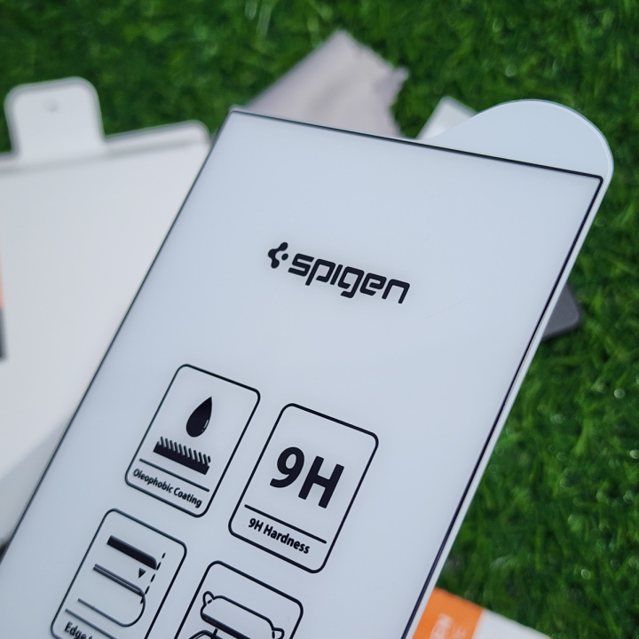 For%20Samsung%20Galaxy%20S24%20Ultra%20/%20S25%20Ultra%20/%20S26%20Ultra%20-%20Spigen%20Screen%20Protector%20GLAS.tR%20SLIM%20HD%20Tempered%20Glass%20Screen%20Protector%20-%20Image%202