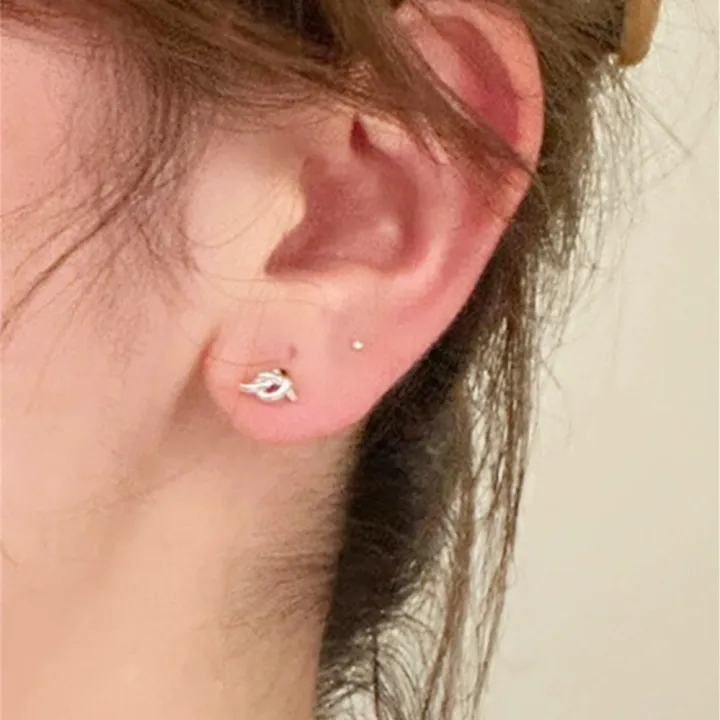 Knotted%20small%20stud%20earrings%20feminine%20light%20luxury%20cold%20niche%20design%20sense%20screw%20screw%20earrings%20simple%20and%20versatile%20small%20earrings%20-%20Image%202