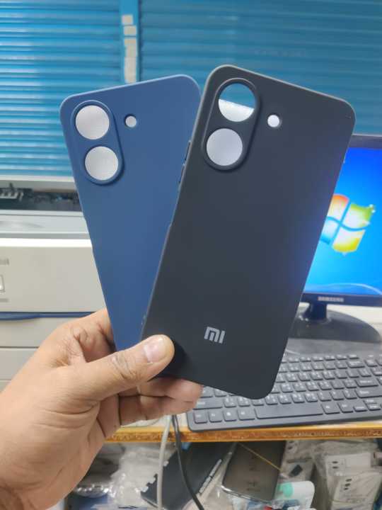 Cover per Xiaomi Redmi 13C silicone flessibile effetto carbonio e spazzolato - rossa - Italiano