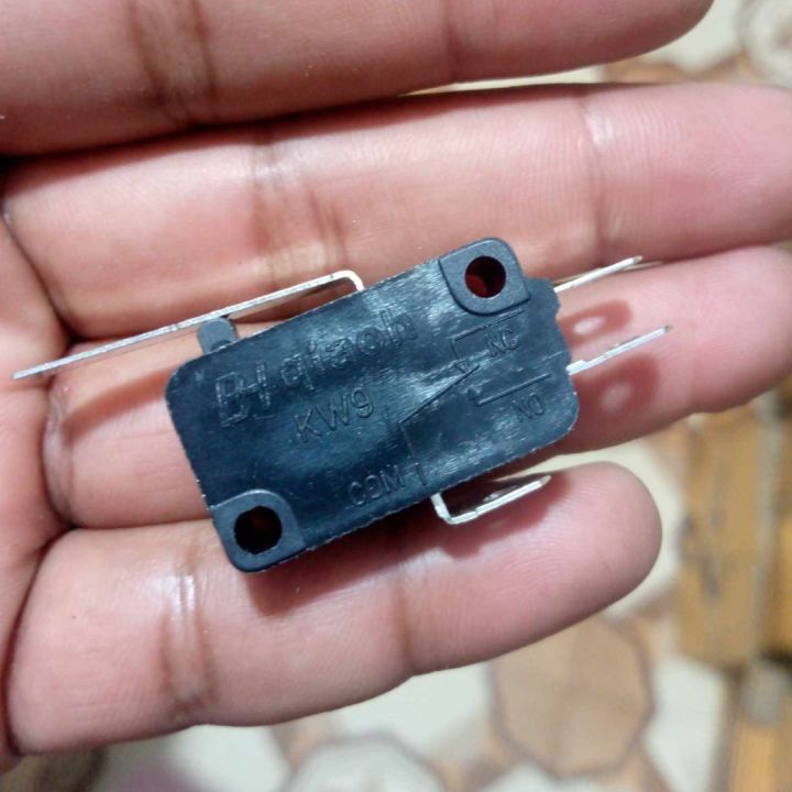 27mm%20HANDLE%20LIMIT%20Switch%2016A%20250VAC%20SPDT%203%20Pin%2027mm%20Long%20Straight%20Hinge%20Lever%20Limit%20Switches%20-%20Image%205