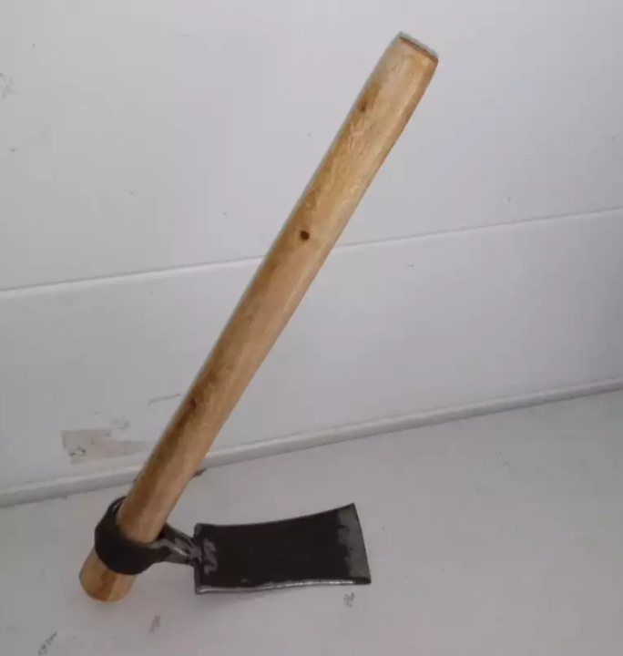 Garden%20Hoe%20Spade%20with%20Wooden%20Handle%20Agricultural%20Tool%20-%20Image%203