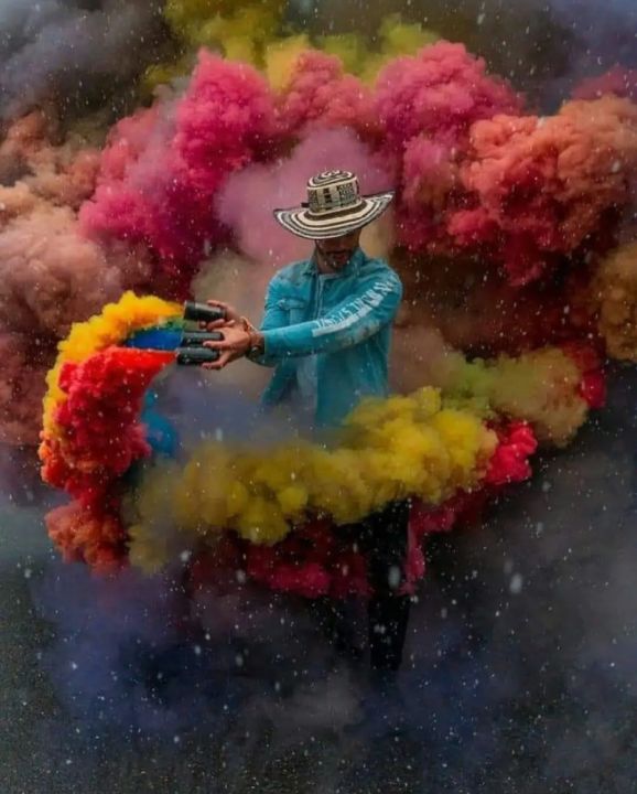Colour%20smoke-1pc%20for%20party%20and%20photoshoot%20-%20Image%202