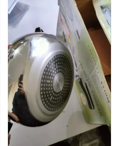 Induction%20Bottom%20Pressure%20cooker/Queen%20Pressure%20Cooker%205.5%20Liter-(Apple/Oval%20Shape)%20-%20Image%203