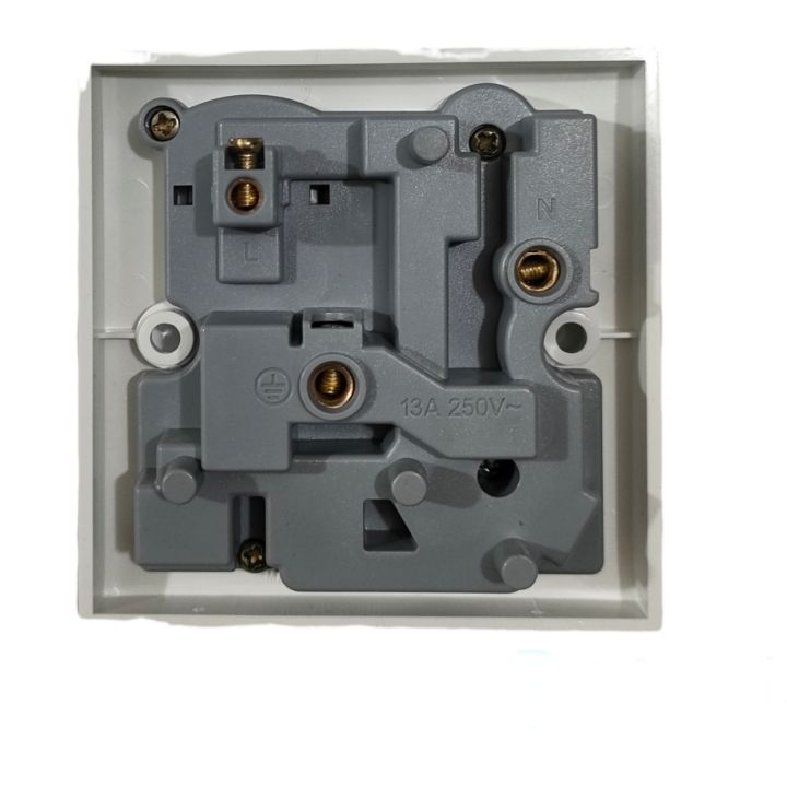 Circle%206%20Pin%20Socket%2013A%20With%20Switch%20-%20Image%204