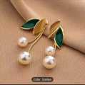 Trendsetter -Leaf Exquisite Jewelry Lightweight Long Lasting Ear Studs for Dating 1 Pair Women Stud Earrings.