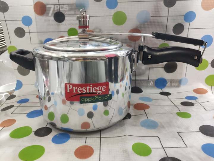 Prestiege%20Pressure%20cooker%204%20Litre%20(INDUCTION)%20-%20Image%202