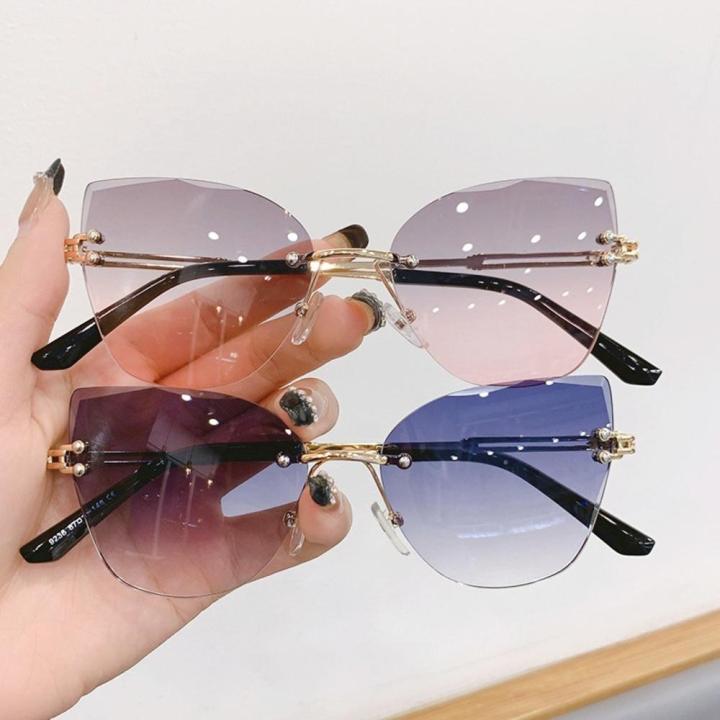 Gradient%20lenses%20Sunglasses%20Trendy%20Unisex%20style%20UV400%20protection%20Vintage%20eyeglasses%20Lightweight%20frame%20Fashionable%20design%20Rimless%20sunglasses%20for%20Outdoor%20activities%20Beach%20vacations%20Fashion%20events%20Costume%20-%20Image%203