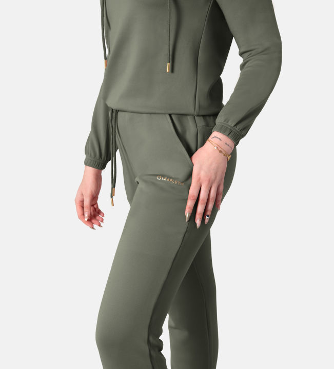 Leafletic%20Women%E2%80%99s%20Cropped%20Hoodie%20&%20Jogger%20Comfort%20Set%20%7C%202-Piece%20Comfort%20Loungewear%20%7C%20Stylish%20Top%20&%20Bottom%20Set%20%7C%20Stylish%20Sportswear%20Outfit%20%7C%20Activewear%20Tracksuit%20Set%20-%20Image%205