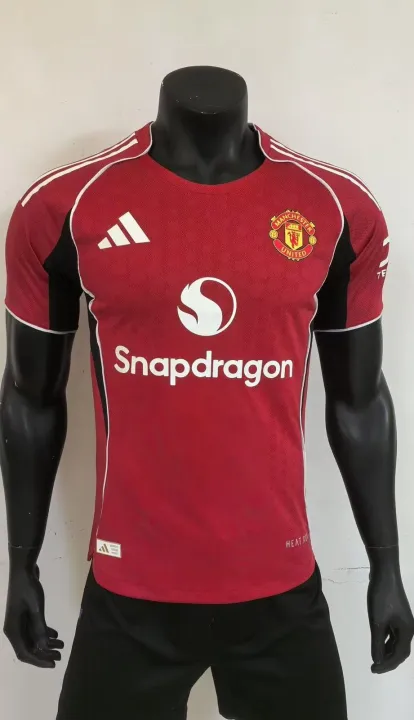Manchester%20United%20F.C.%202025/26%20Home%20Kit%20Fan%20Edition%20Short%20Sleeve%20Jersey%20-%20Image%203