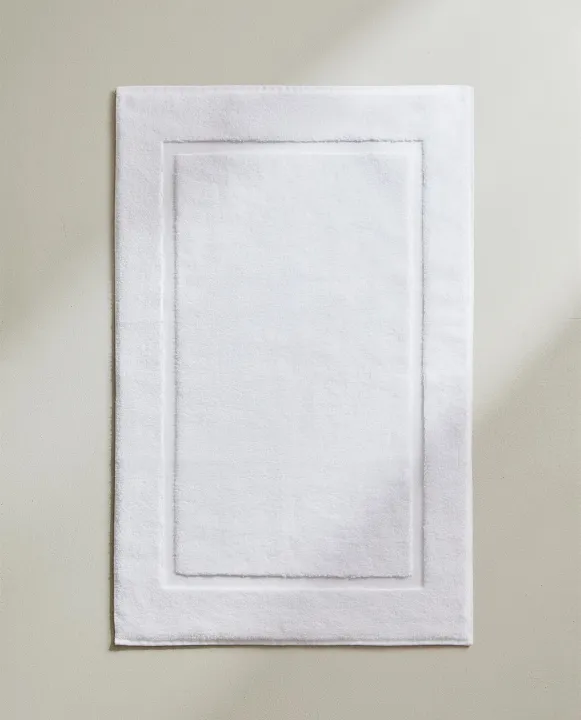 Pearl%20Linens%20100%25%20Cotton%20Bath%20Mat%20%E2%80%93%2020x30%20Inch,%20Soft%20&%20Absorbent,%20Quick%20Dry,%20687%20GSM,%20Machine%20Washable,%20White%20Bathroom%20Mats%20for%20Shower%20&%20Tub%20-%20Image%202