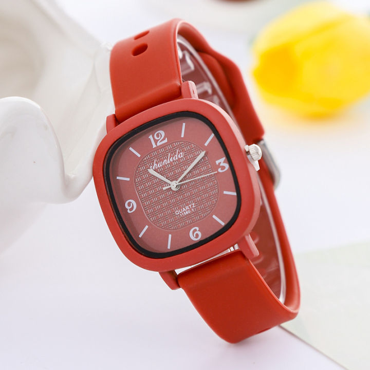 【Surprise Price】Minimalist Chic Square Women's Watch - Student Retro Style, Versatile Small Dial, Silicone Strap Quartz Watch for Women