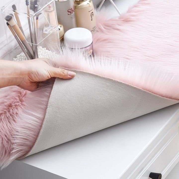 Fluffy%20Heart%20Shape%20Faux%20Fur%20Rug%20for%20Kids%20Bedroom%20and%20Home%20Decor,%20Soft%20Washable%20Sheepskin%20Carpet,%2040x50cm,%20White,%20Pink,%20Red%20-%20Image%206