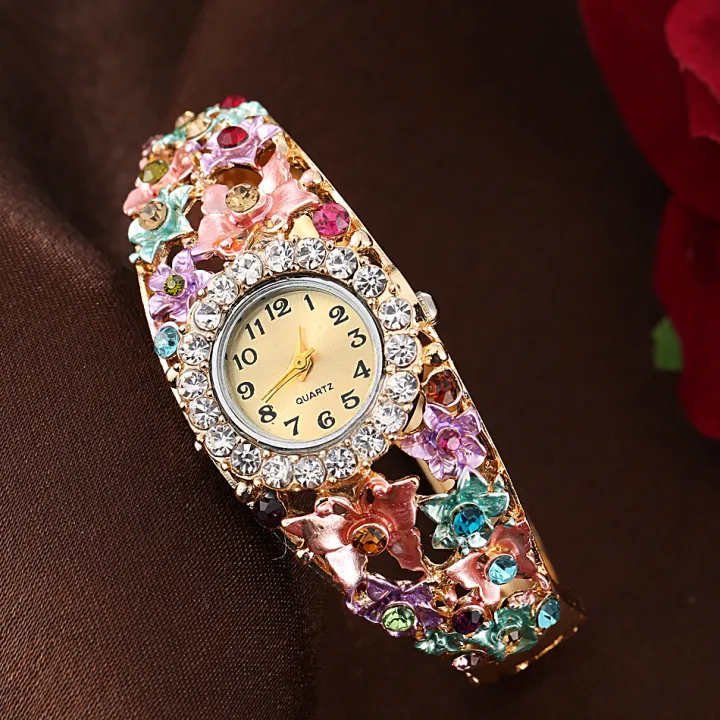 Fopul%20Mall%20Casual%20and%20stylish%20Women's%20Flower%20Bracelet%20Watch%20with%20Diamond-encrusted%20Design%20and%20Stainless%20Steel%20Strap%20-%20Image%206