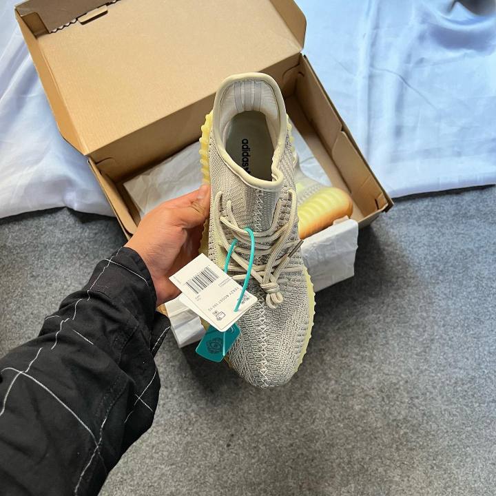 Yeezys%20Air%20350%20boost%20V2%20Outdoor%20sneaker%20shoes%20-%20Image%207