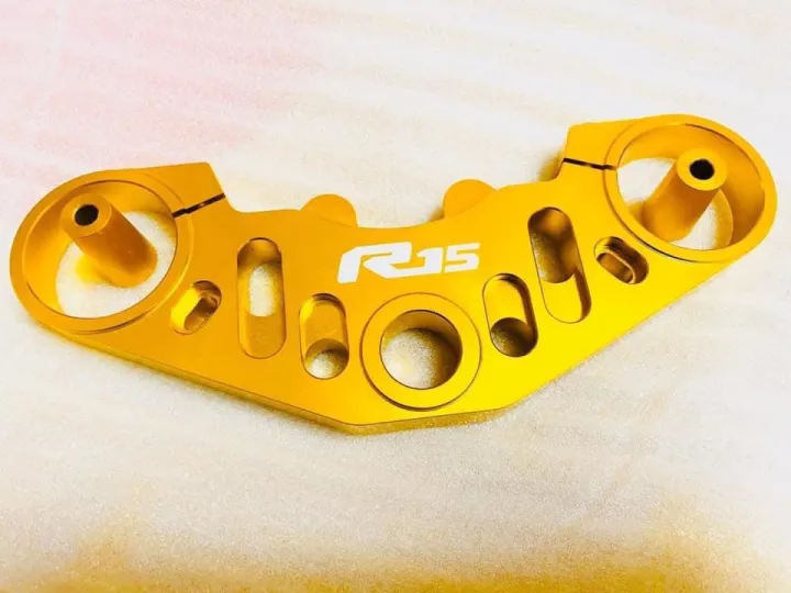 Yamaha%20R15%20v3%20Handle%20Crown%20-%20Gold%20-%20Image%203