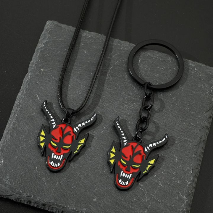 Horror%20Film%20Stranger%20Hellfire%20Club%20Necklace%20Eddie%20Munson%20Guitar%20Pick%20Pendant%20Necklaces%20for%20TV%20Drama%20Fans%20Friend%20Gift%20-%20Image%204