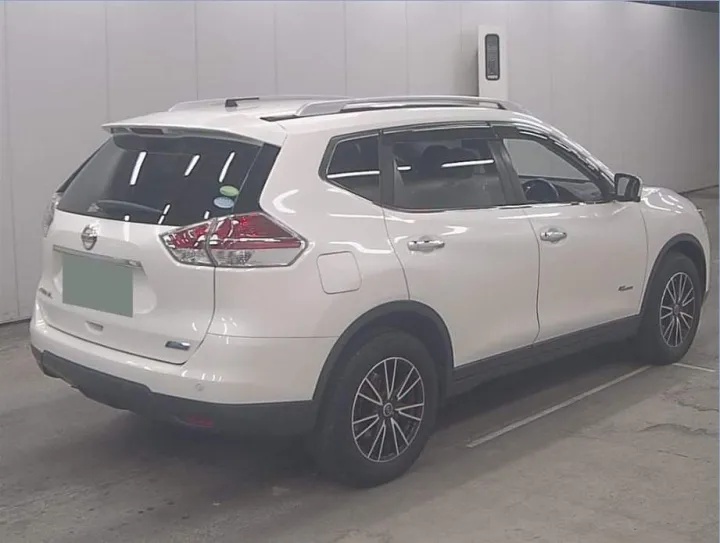 NISSAN%20X-Trail%20Hybrid%202015%20MODE%20PREMIUM%20with%20Sun%20roof%20-%20Image%205