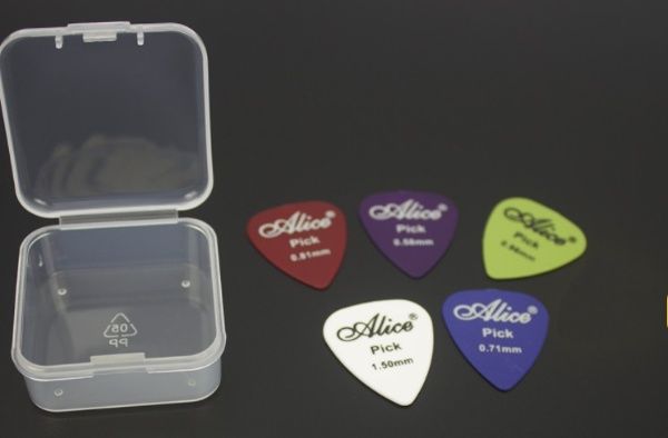 Alice%20Smooth%20ABS%20Guitar%20Picks%20Plectrum%20with%20Box%20-%20Image%205