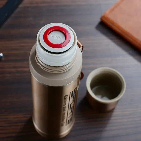 Hot%20And%20Cold%20Stainless%20Steel%20Vacuum%20Flask%20Water%20Bottle%20-%20Sports%20stainless%20steel%20cup%20(750%20ML)%20-%20Image%204