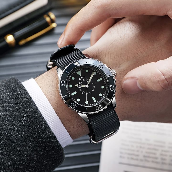 Diver%20Style%20Field%20Watch%2040mm%20Case%2024%20Hours%20Dial%20Rotating%20Bezel%20Fabric%20Strap%20-%20Image%205