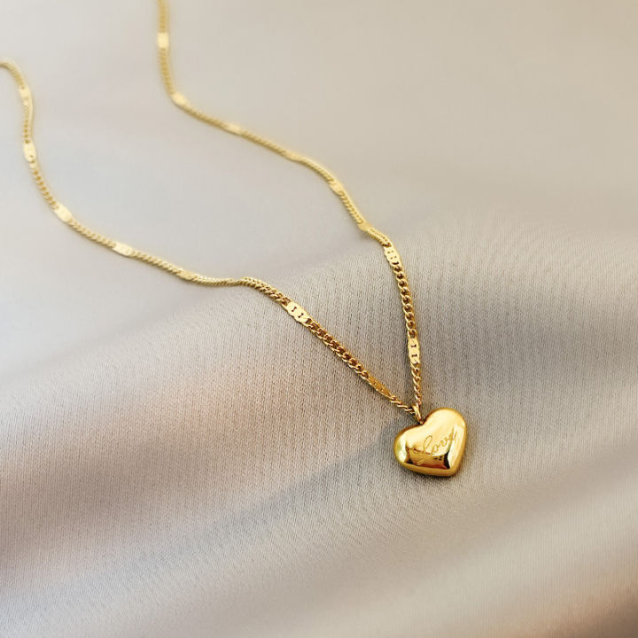 Light luxury love love titanium steel necklace women's versatile new clavicle chain plated 18K gold simple temperament peach heart necklace