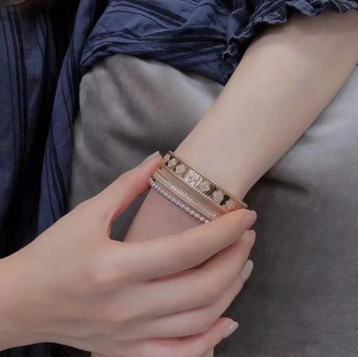 Haute%20Couture%20925%20Sterling%20Silver%20Lucky%20Flower%20Wide%20Kaleidoscope%20Bracelet%20Luxury%20Brand%20Women%20Fashion%20Jewelry%20-%20Image%202