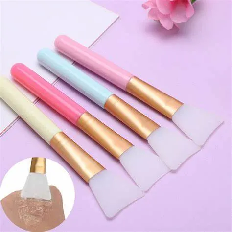 Soft%20Silicone%20Facial%20Mixing%20Brush%20Applicator%20Tool%20-%201%20PCS%20-%20Image%203