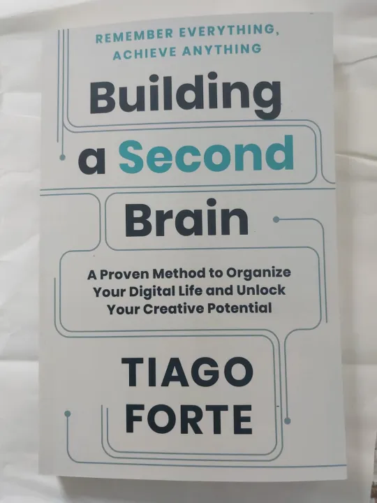 Building%20a%20Second%20Brain%20by%20Tiago%20Forte%20-%20Premium%20-%20Paperback%20-%20Image%204