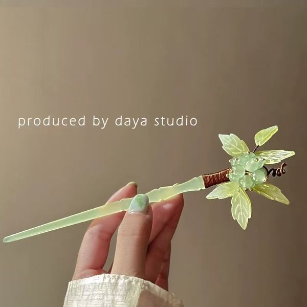 Elegant%20Handmade%20Flower%20Hairpin%20for%20Women%20&%20Girls%20%E2%80%93%20Traditional%20Hair%20Accessory%20-%20Image%204