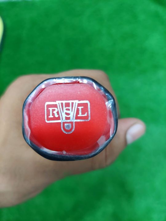 Rsl%20Badminton%20Racket%20Jointless%20Racket%20-%20High-Quality%20Design%20For%20Enhanced%20Performance%20And%20Control%20-%20Image%205