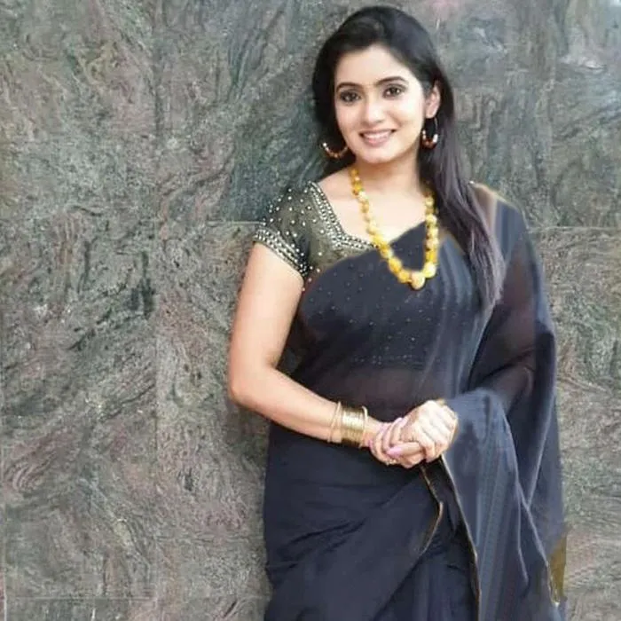 Women's%20Weightless%20Georgette%20Saree%20%E2%80%93%20Black,%20Elegant%20Drape%20-%20Image%204