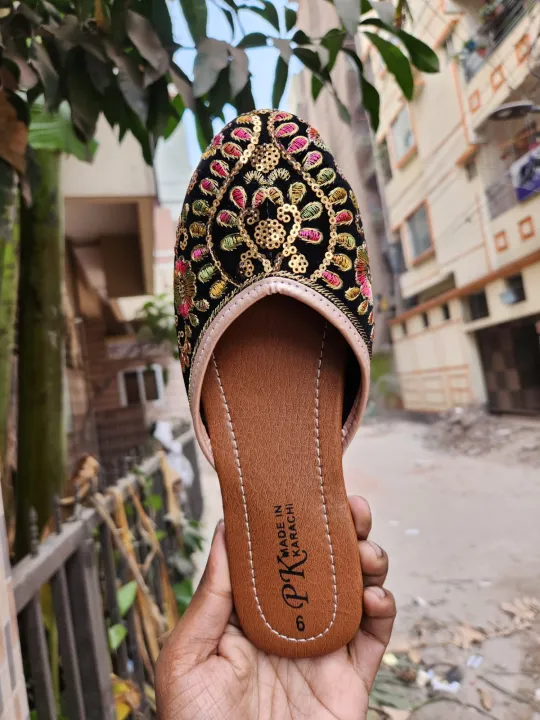 Girls%20exclusive%20Eid%20collection%20nagra%20shoes%20-%20Image%204