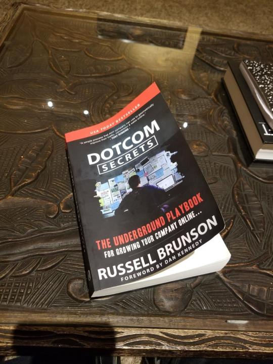 Dotcom%20Secrets:%20The%20Underground%20Playbook%20for%20Growing%20Your%20Company%20Online%20with%20Sales%20Funnels%20by%20Russell%20Brunson%20-%20Premium%20-%20Paperback%20-%20Image%206