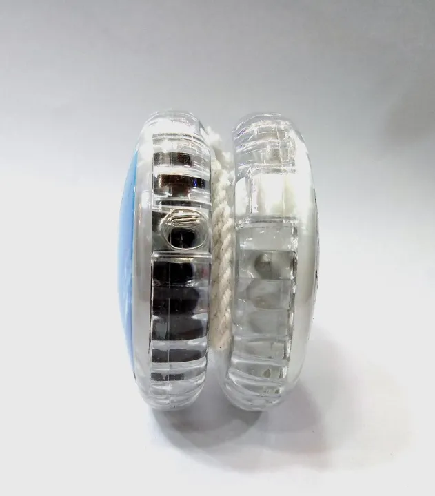 LED%20Light%20Up%20YoYo%20-%20Multicolor%20-%20Image%203