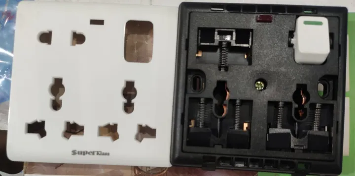 8%20pin%20Multi%20socket%20double%203%20pin%20&%202%20pin%20socket%20MK%20size%20universal%20plug%20socket%2013A%206%20pin%20Plat%20&%20round.%20-%20Image%204
