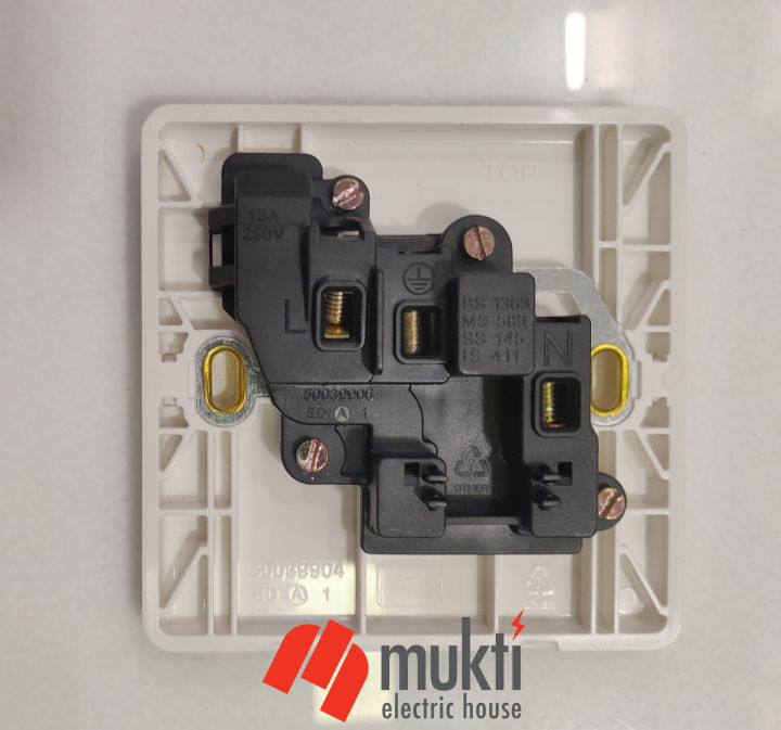 MK%20Made%20in%20Singapore%20ECORE%2013A%203%20Pin%20Flat%201%20Gang%20Socket%20with%20Switch%20Three%203Pin%20-%20Image%203